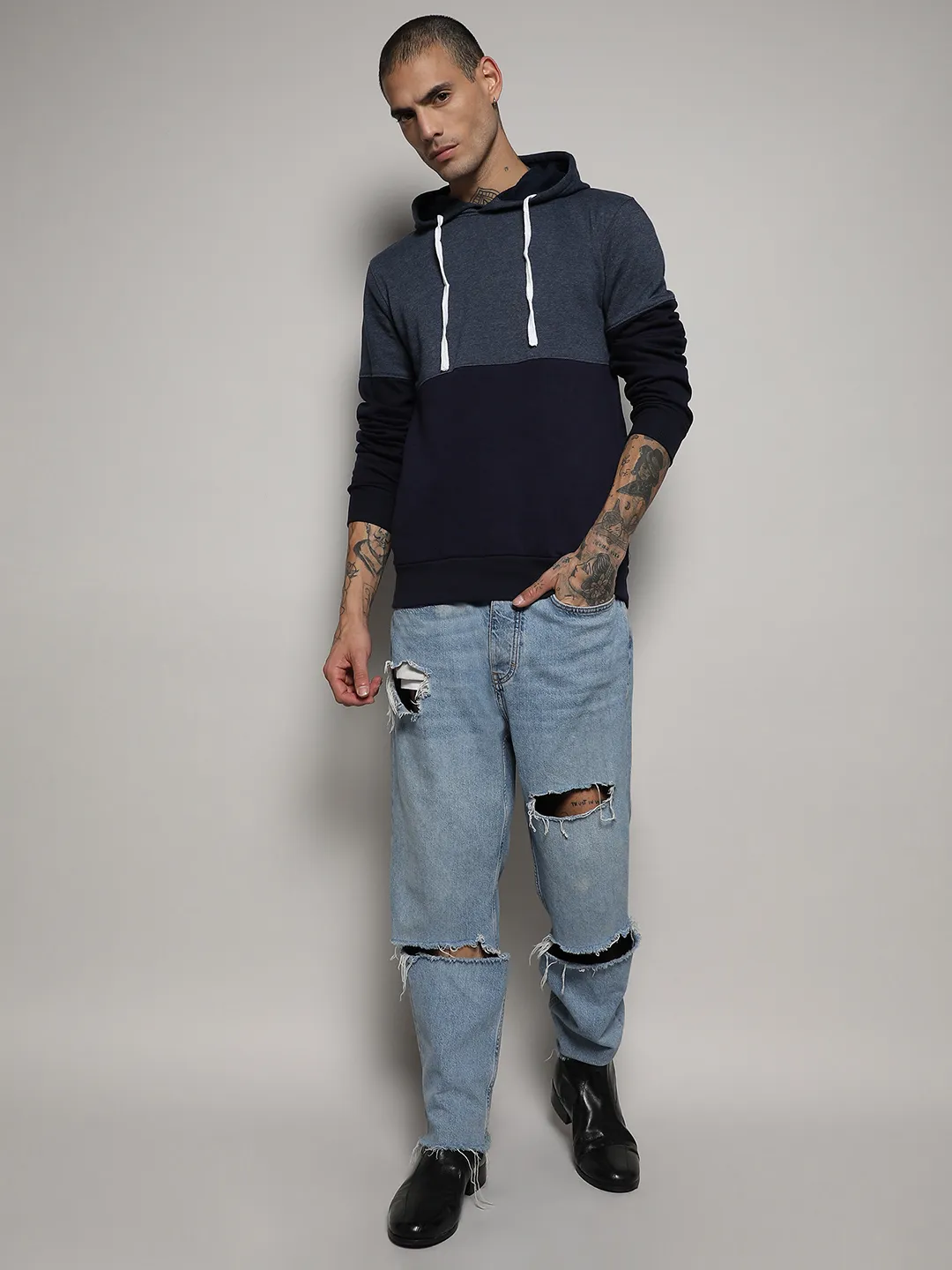 Pullover Hoodie With Contrast Detail - Image 5