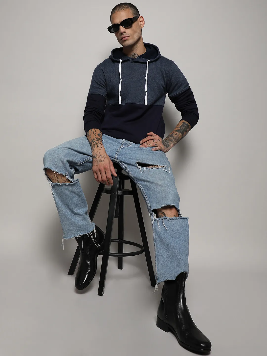 Pullover Hoodie With Contrast Detail - Image 6