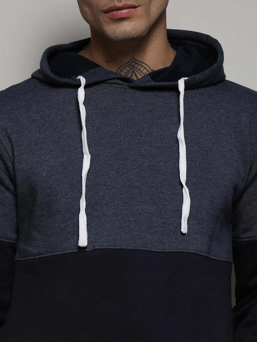 Pullover Hoodie With Contrast Detail - Image 7