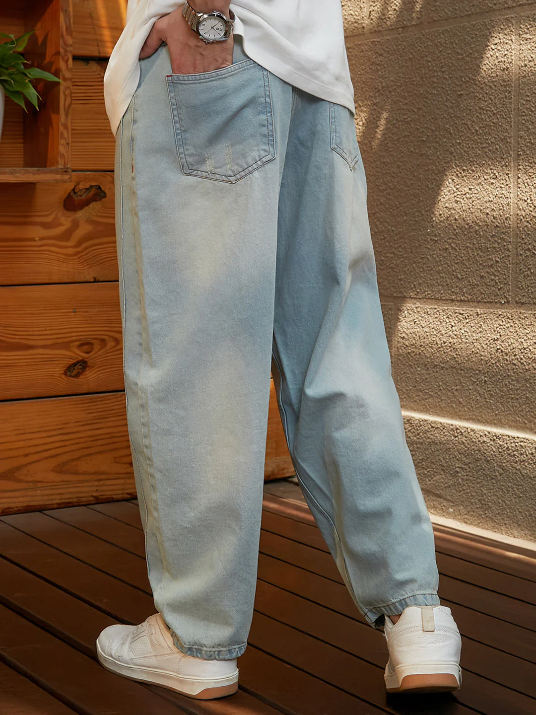 Light-Wash Baggy Denim Jeans - Image 4