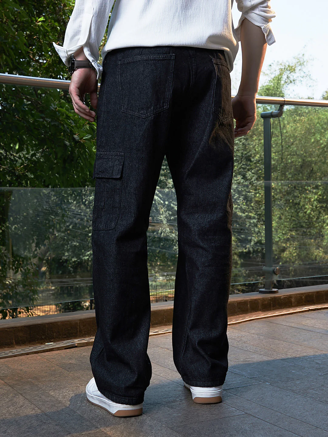 Dark-Wash Cargo Denim Jeans - Image 4