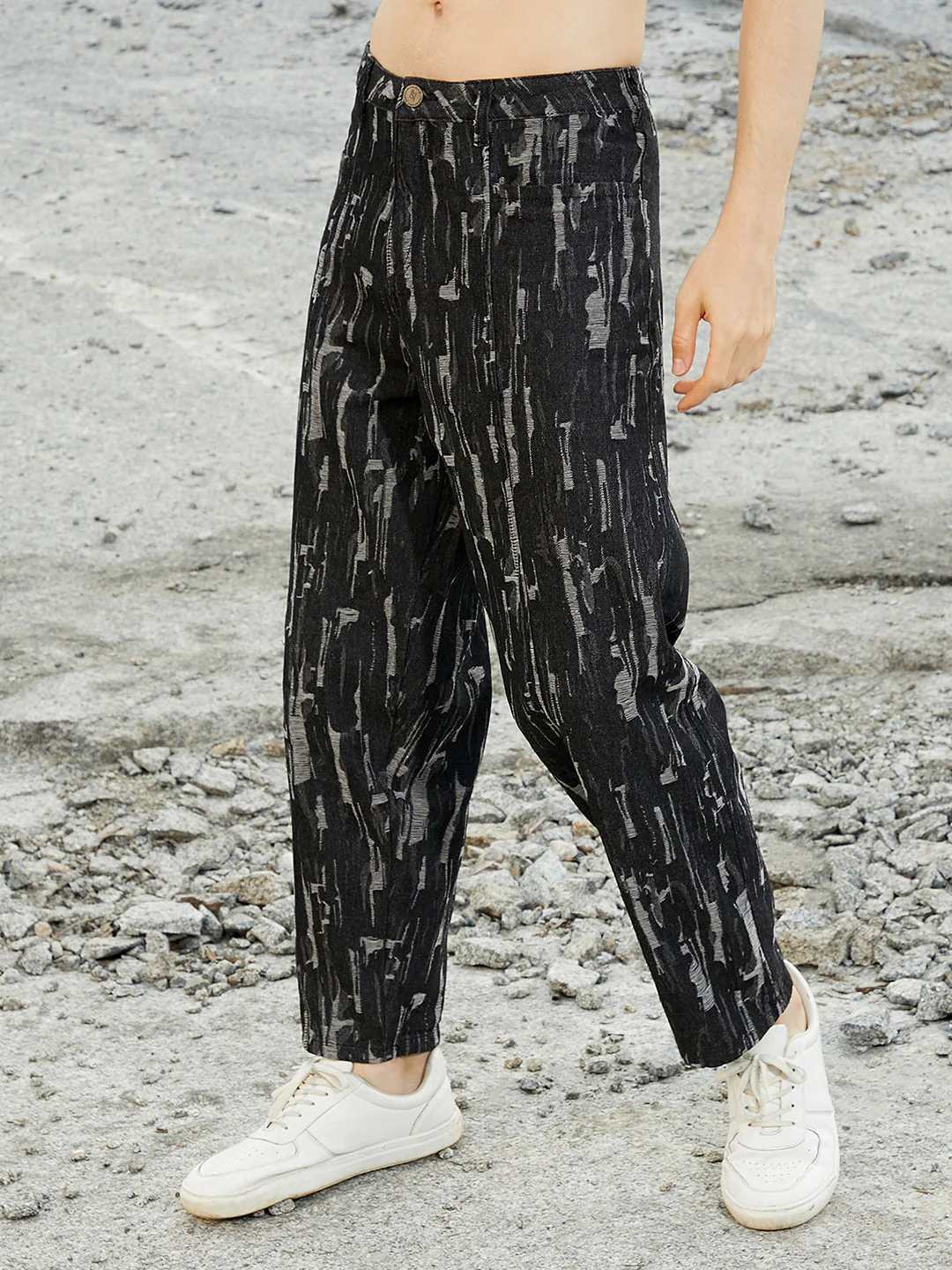 Textured Baggy Denim Jeans - Image 3