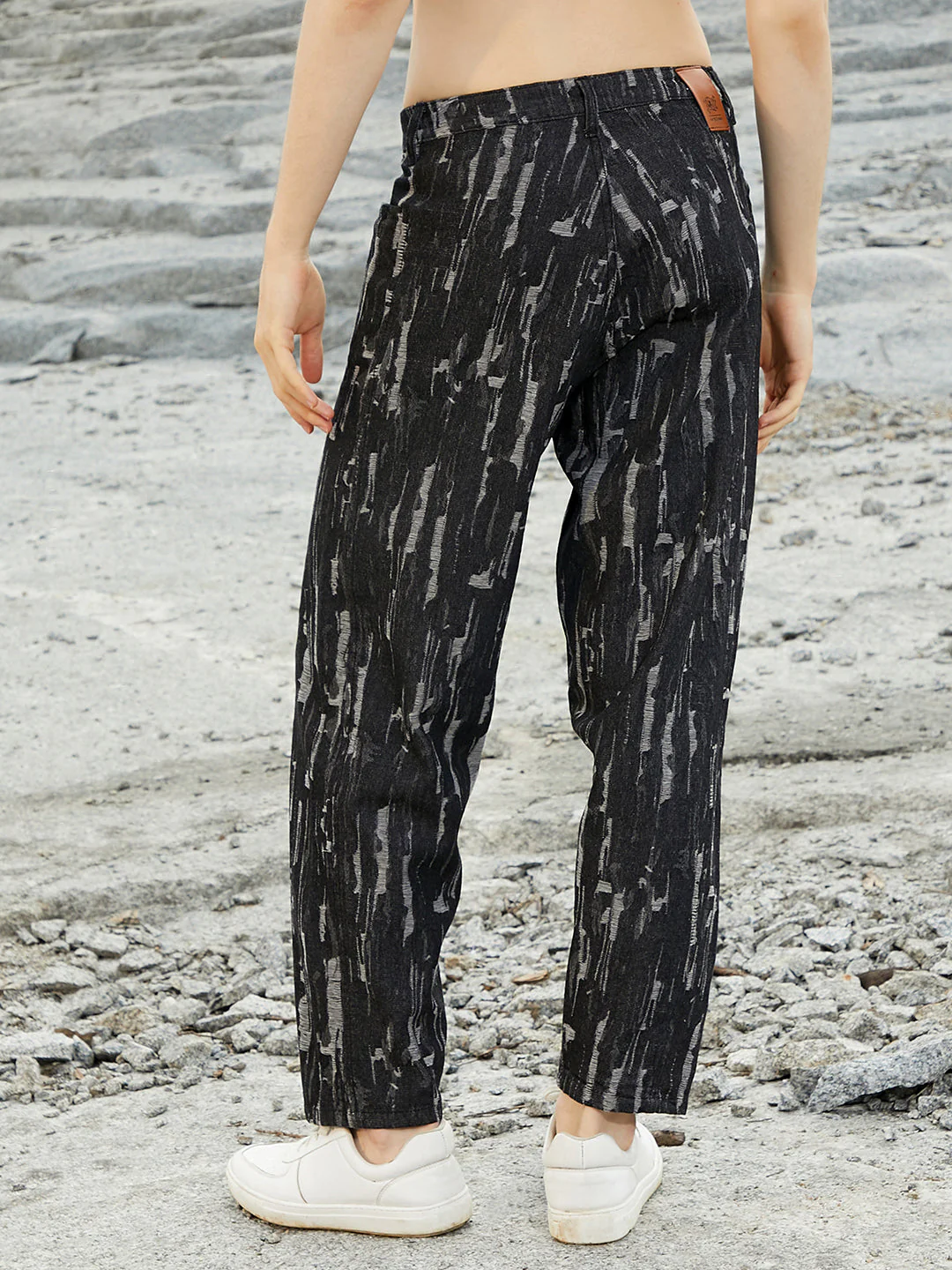 Textured Baggy Denim Jeans - Image 4