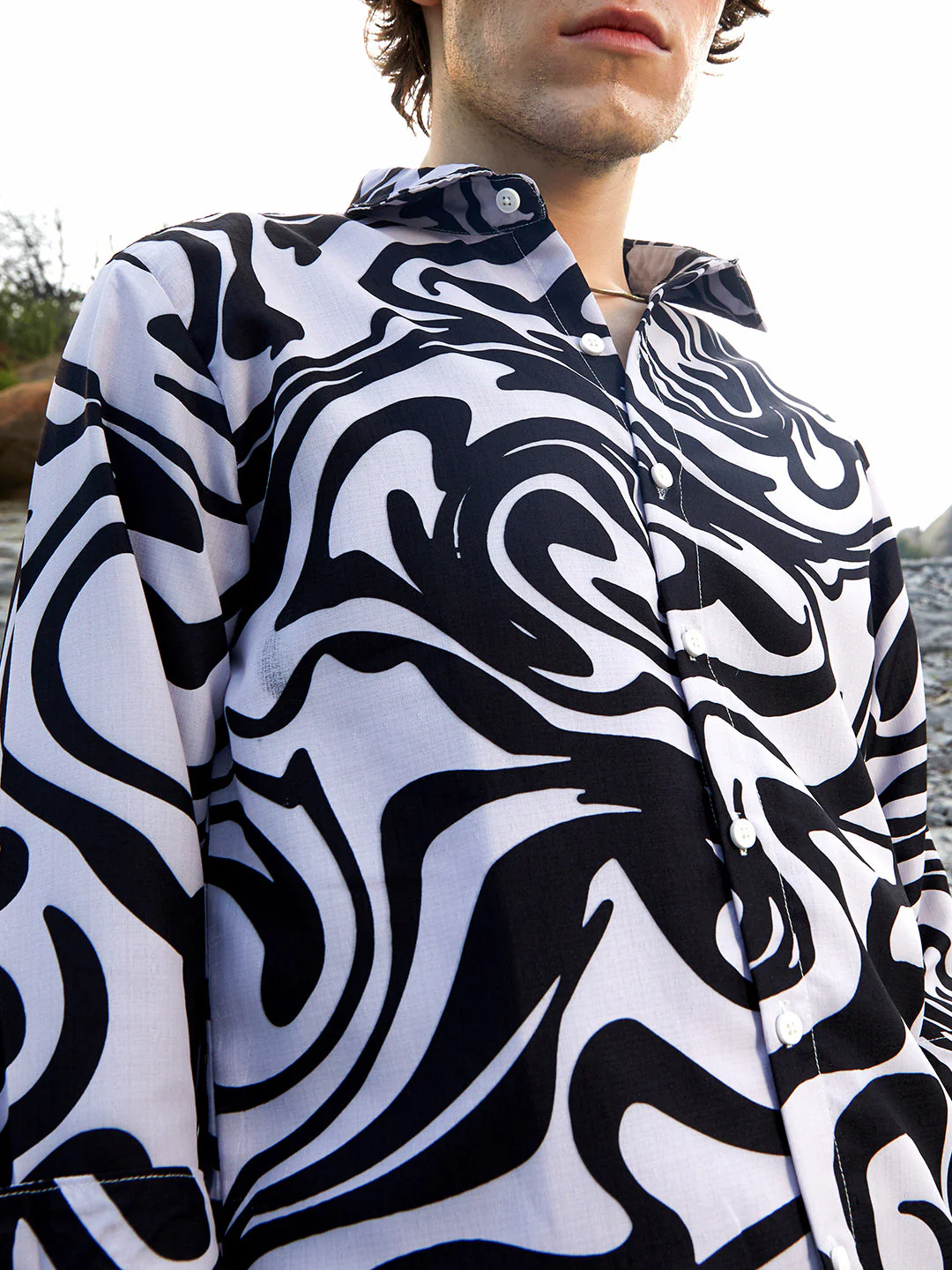 Contrast-Fluid Shirt - Image 7