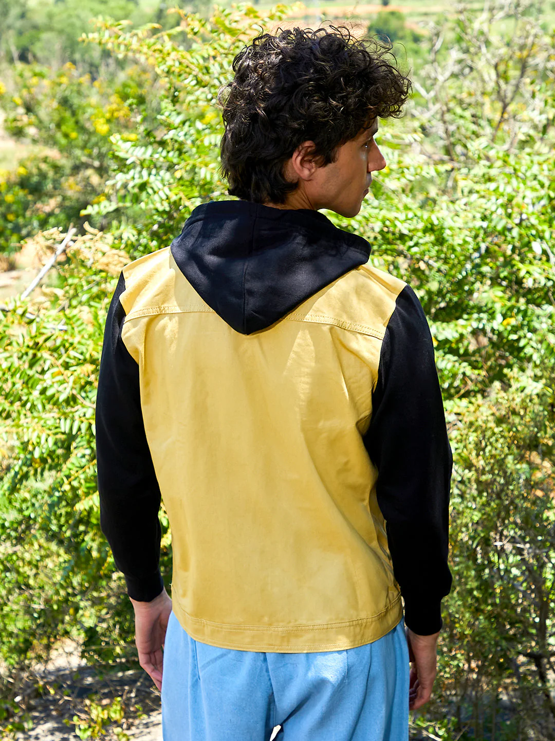 Light-Wash Denim Jacket With Sweatshirt Sleeve - Image 4