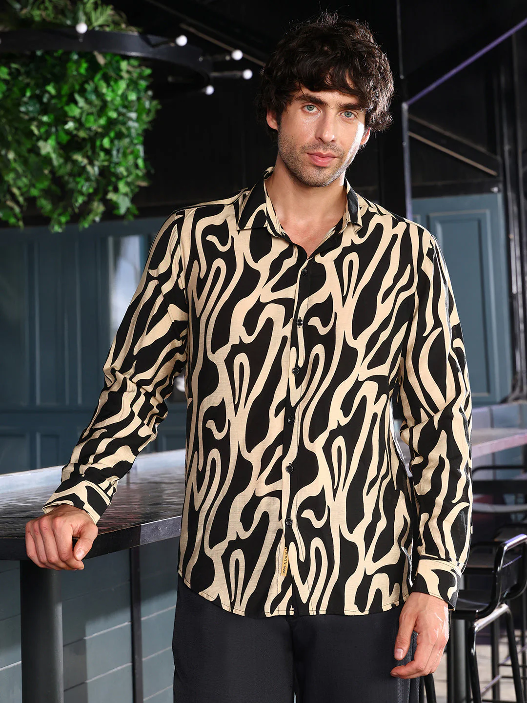 Contrast-Flowing Imprint Shirt - Image 2