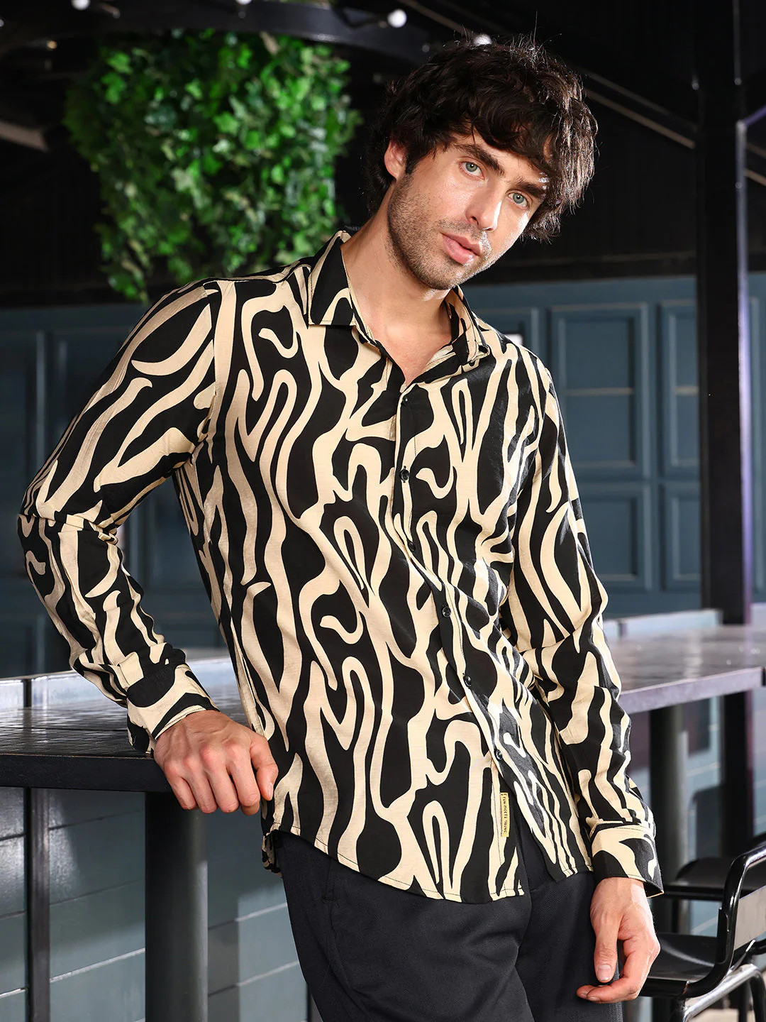 Contrast-Flowing Imprint Shirt - Image 3