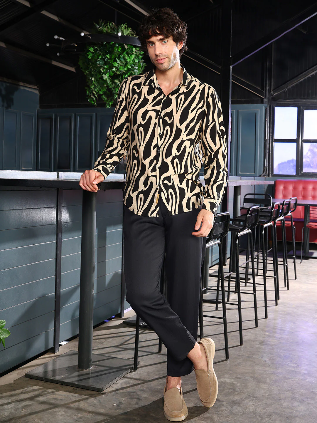 Contrast-Flowing Imprint Shirt - Image 5