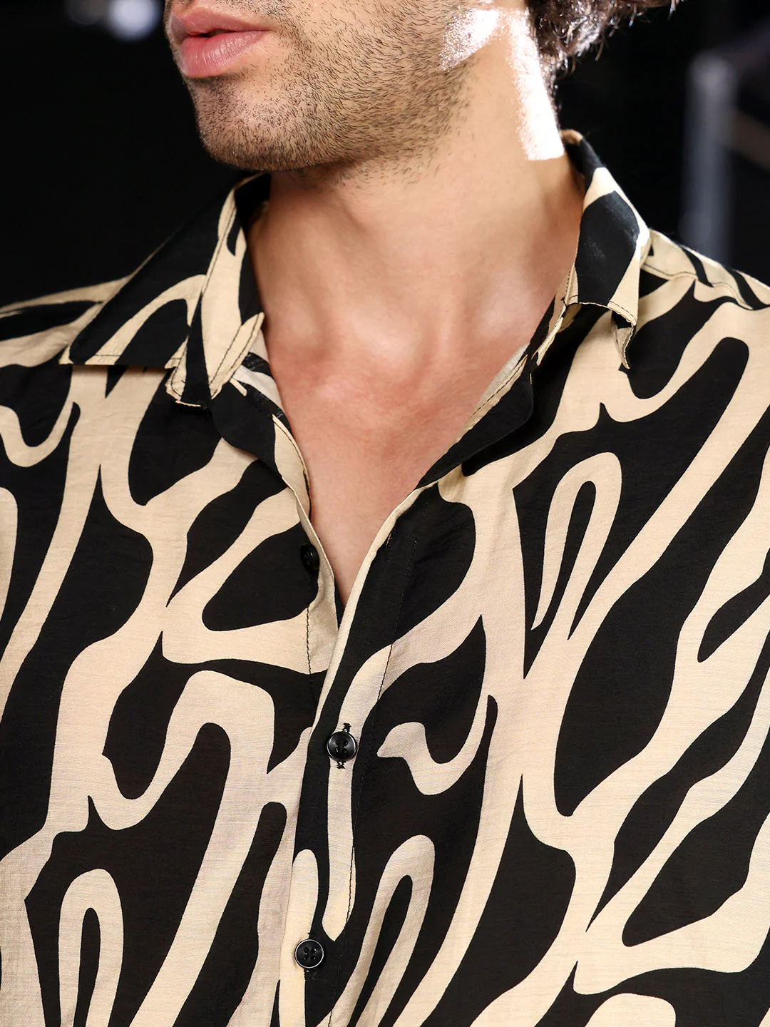 Contrast-Flowing Imprint Shirt - Image 7