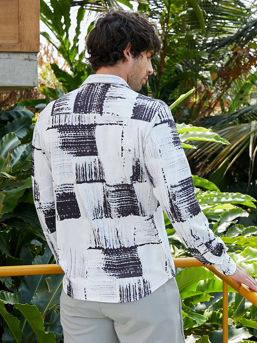 Contrast-Fade Imprint Shirt - Image 4