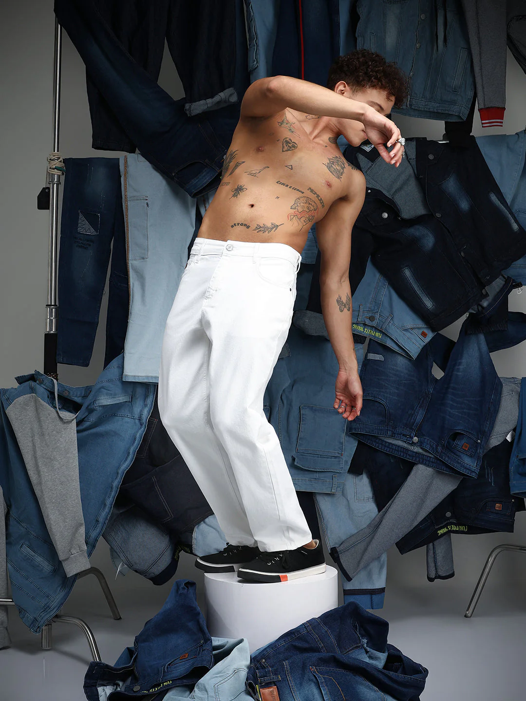 Relaxed Low-Waist Denim Jeans - Image 6