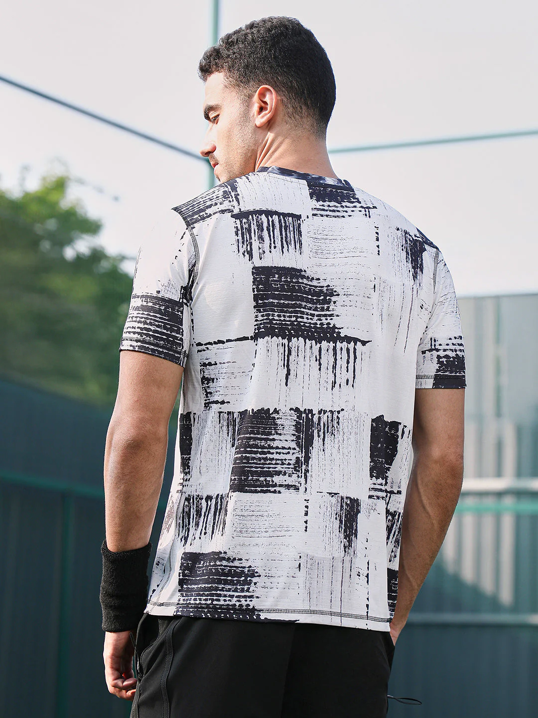 Contrast-Fade Activewear T-Shirt - Image 4