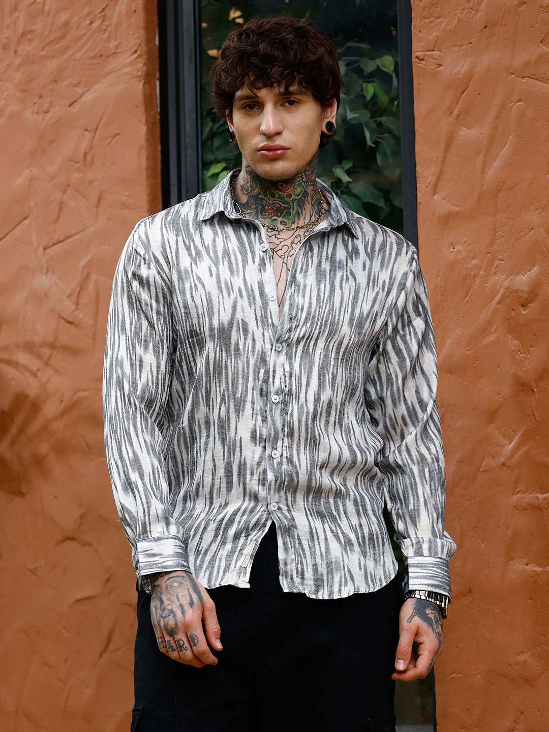Contrast-Brush Imprint Shirt - Image 2