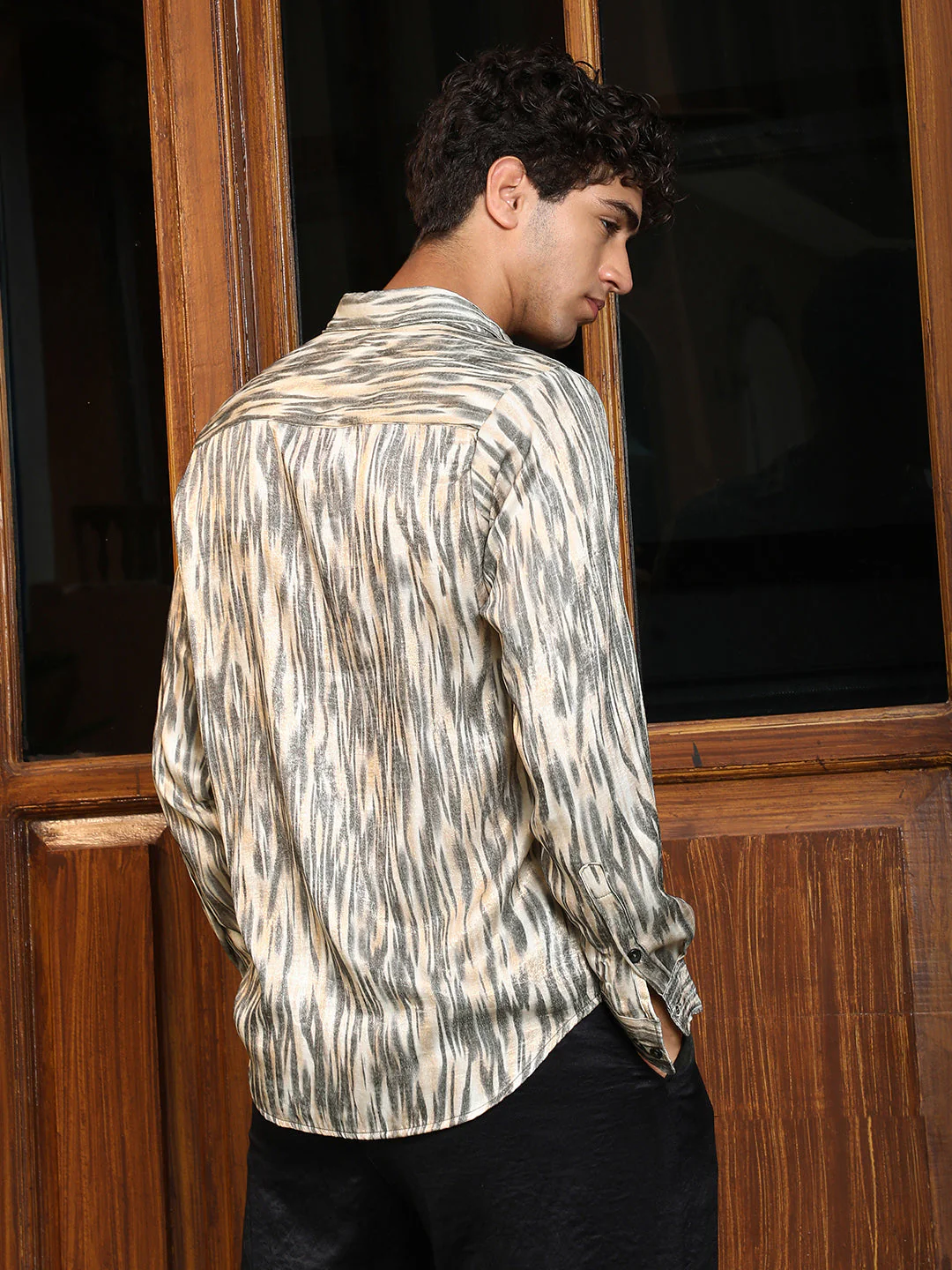 Contrast-Abstract Imprint Shirt - Image 4