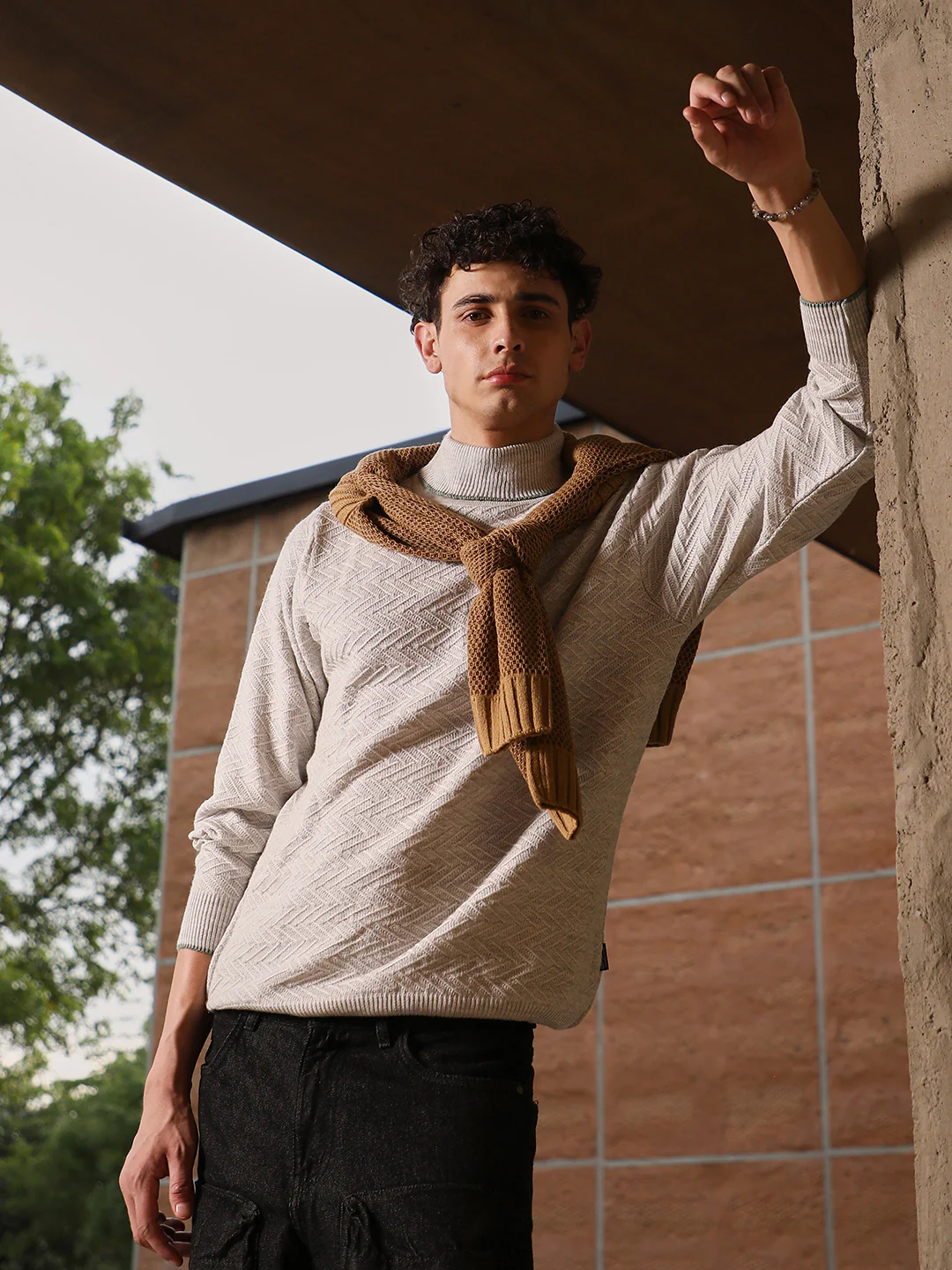 Herringbone Textured Pullover Sweater - Image 16