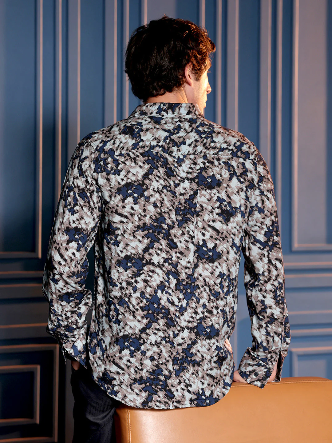Contrast-Gaze Imprint Shirt - Image 4
