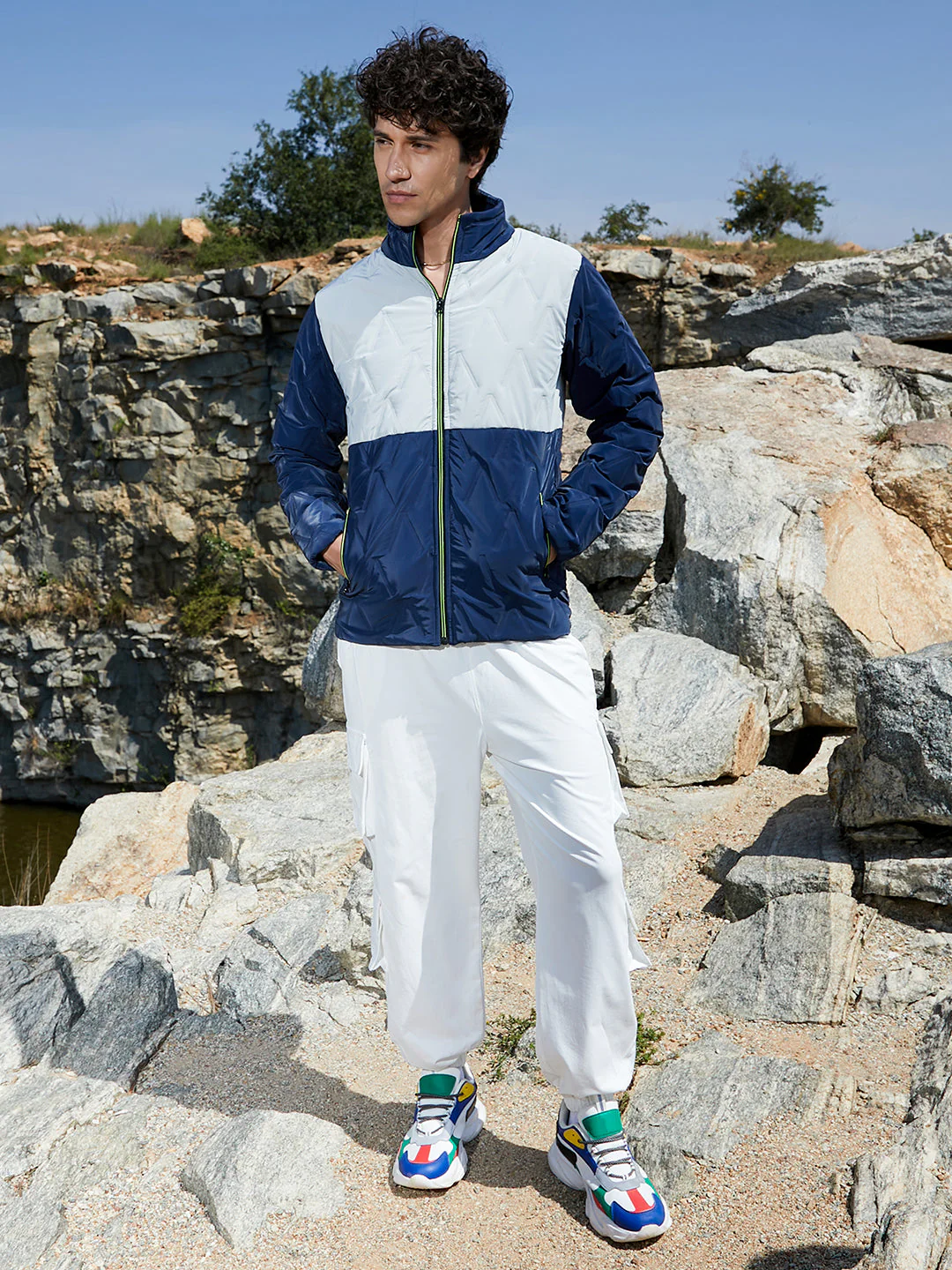 Contrast V Quilted Puffer Jacket - Image 5