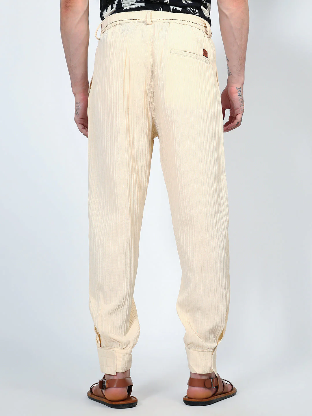 Lightweight - Textured Cuff-Hem Trousers - Image 4