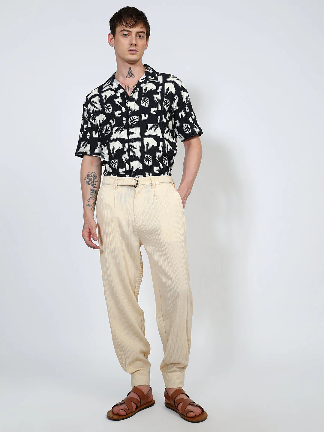 Lightweight - Textured Cuff-Hem Trousers - Image 5