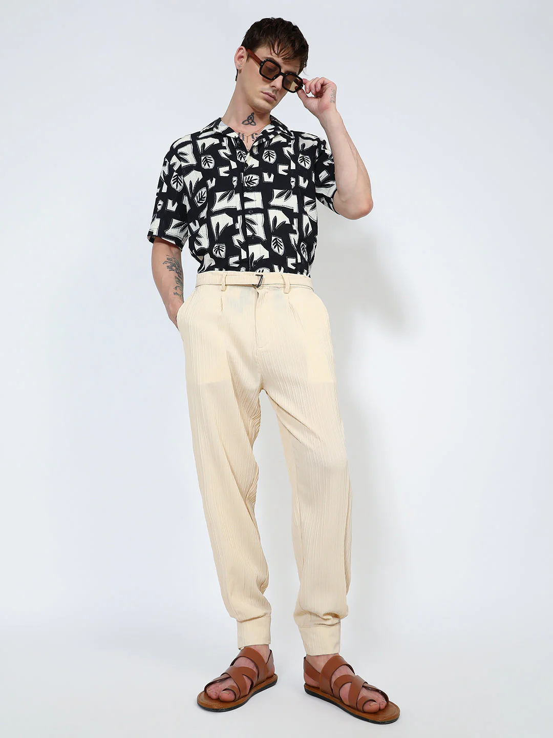 Lightweight - Textured Cuff-Hem Trousers - Image 6