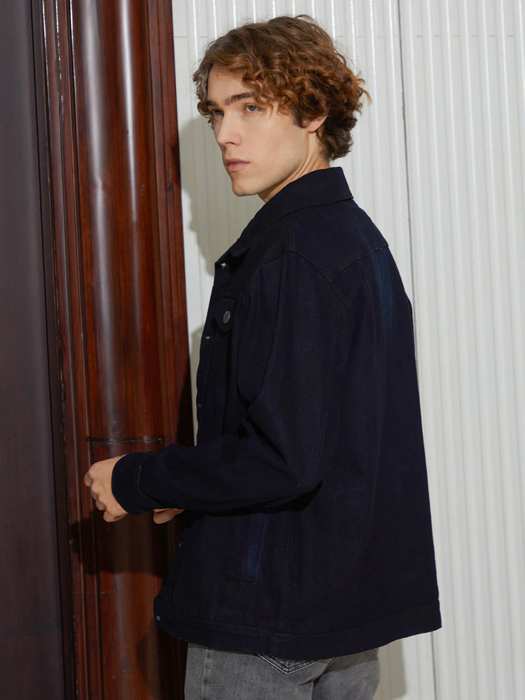 Dark-Wash Relaxed Denim Jacket - Image 4