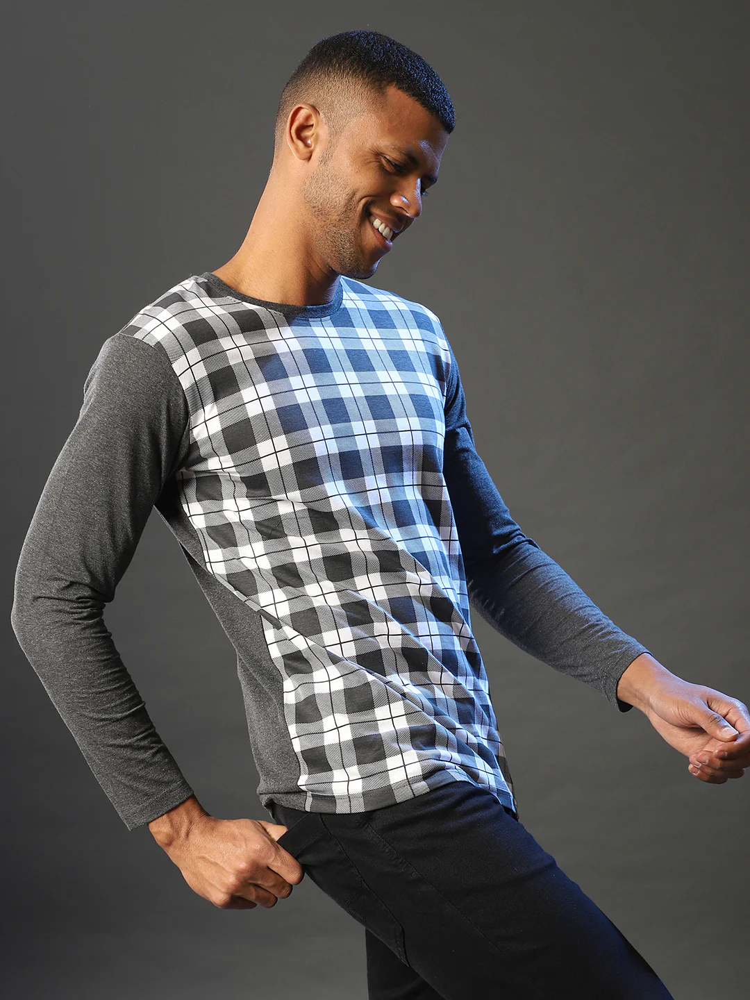 Round Neck T-Shirt - Image 4