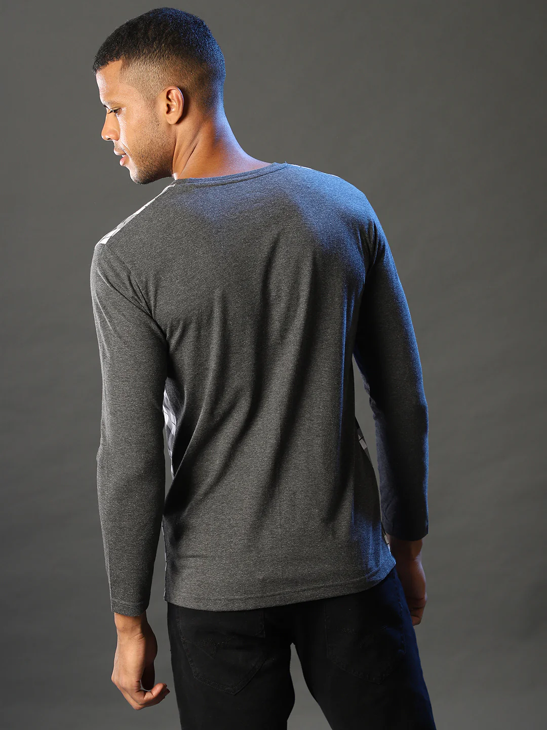 Round Neck T-Shirt - Image 5