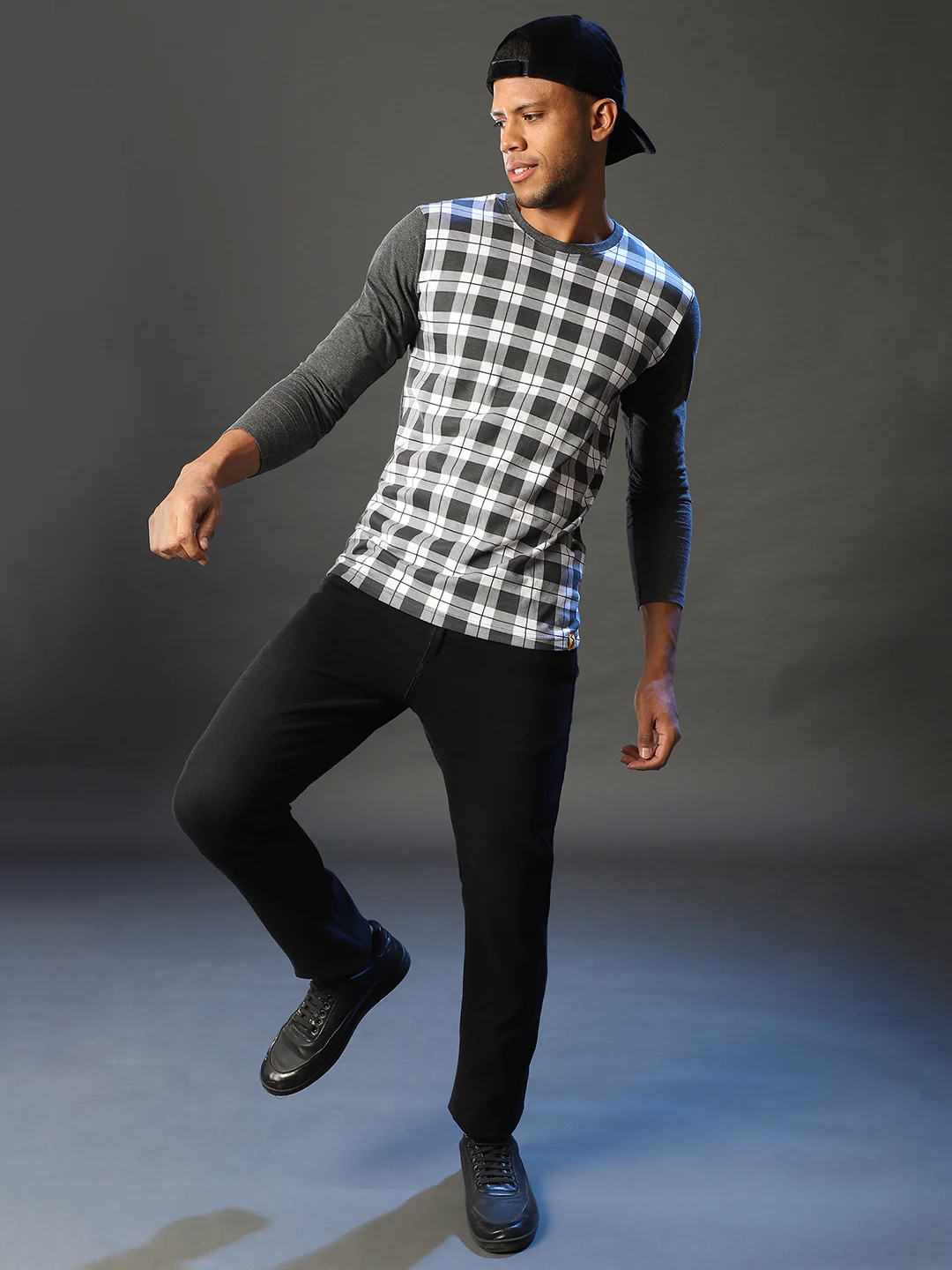 Round Neck T-Shirt - Image 6