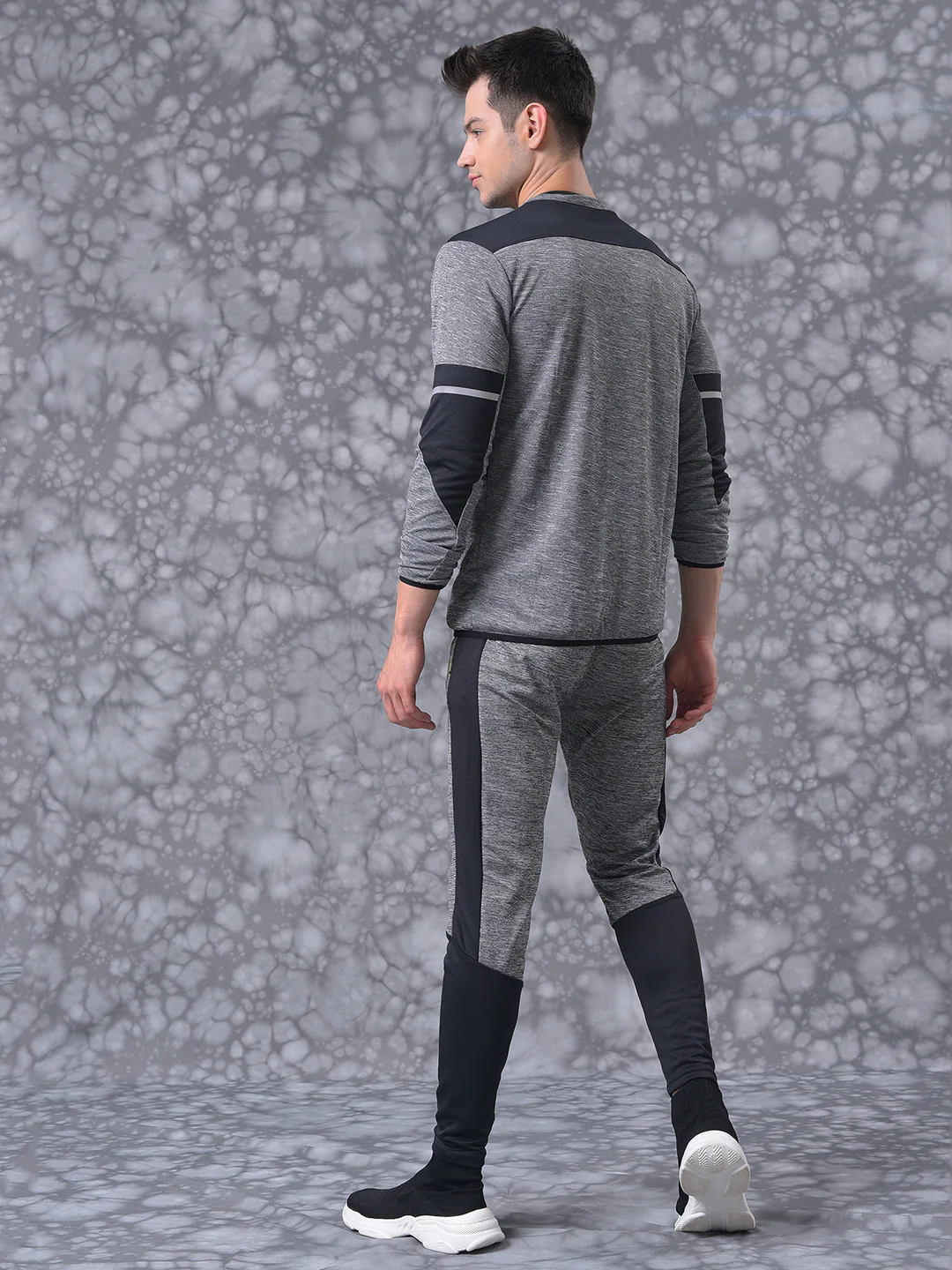 Solid Stylish Casual & Sports Tracksuit - Image 4