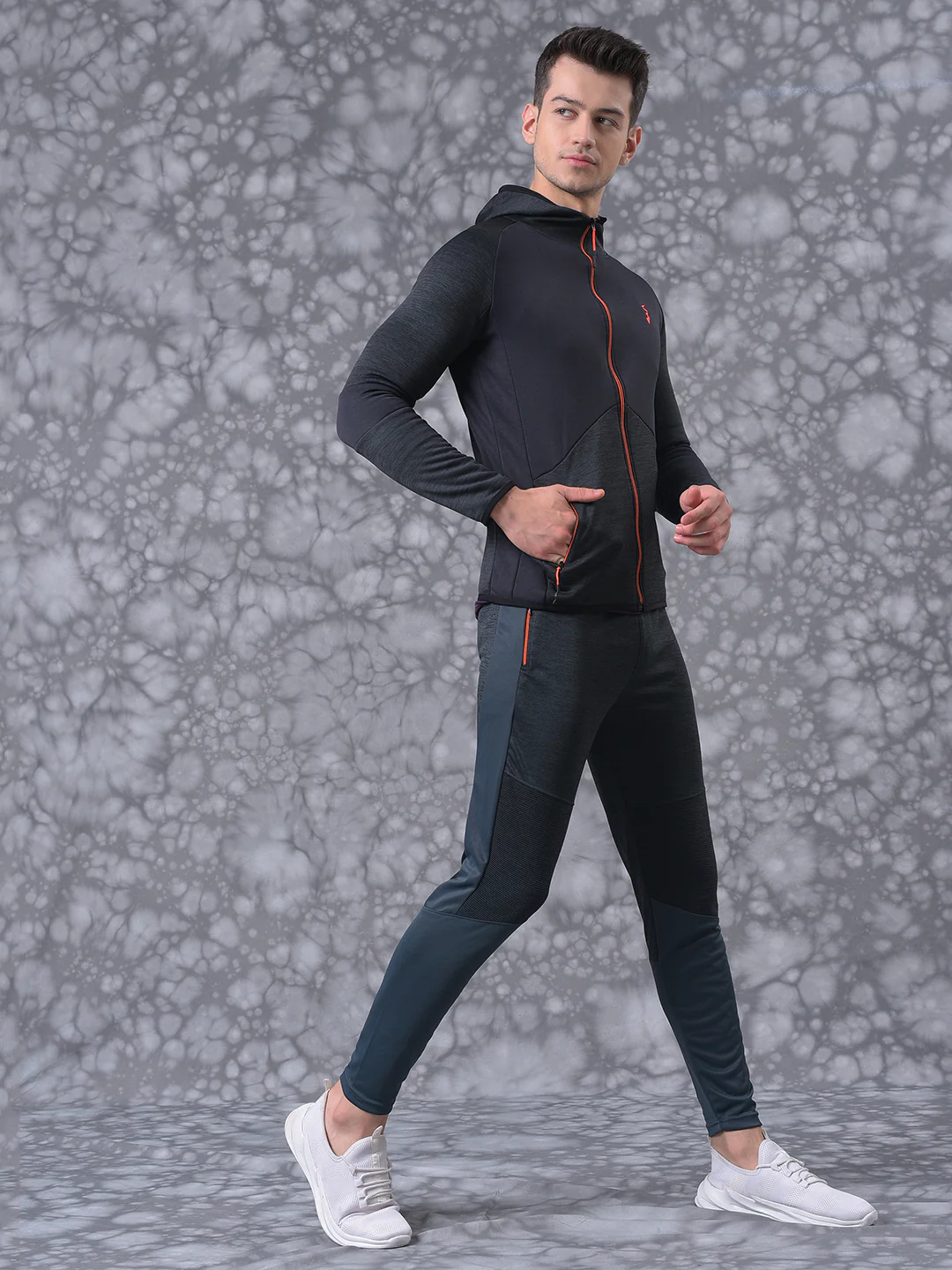 Solid Stylish Casual & Sports Hooded Tracksuit - Image 3