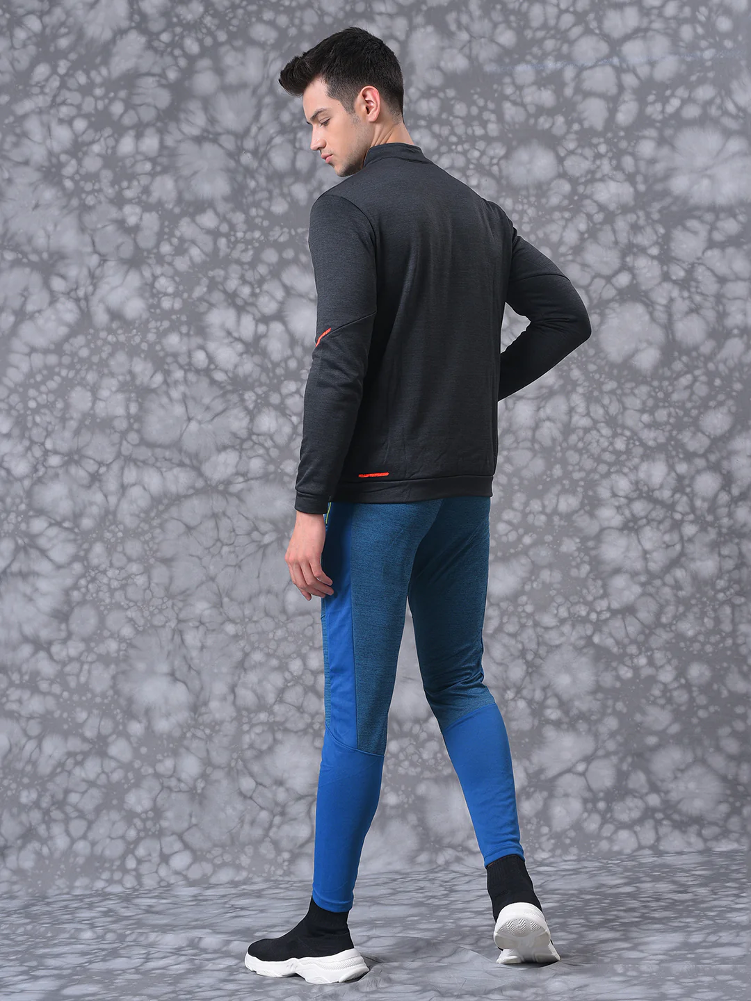 Solid Stylish Casual & Sports Tracksuit - Image 4