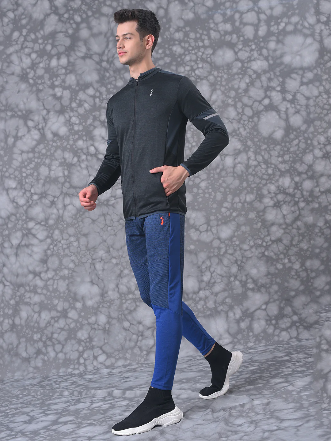 Solid Stylish Casual & Sports Tracksuit - Image 4