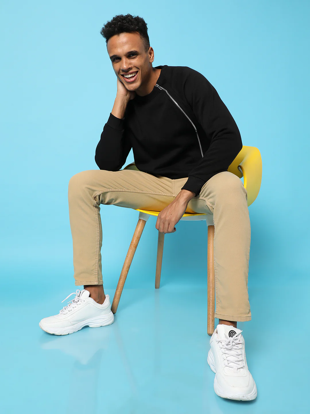 Sweatshirt With Asymmetriclal Zip - Image 7