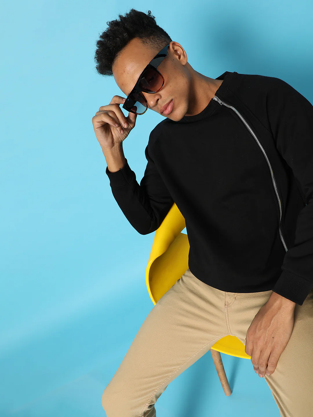 Sweatshirt With Asymmetriclal Zip - Image 8